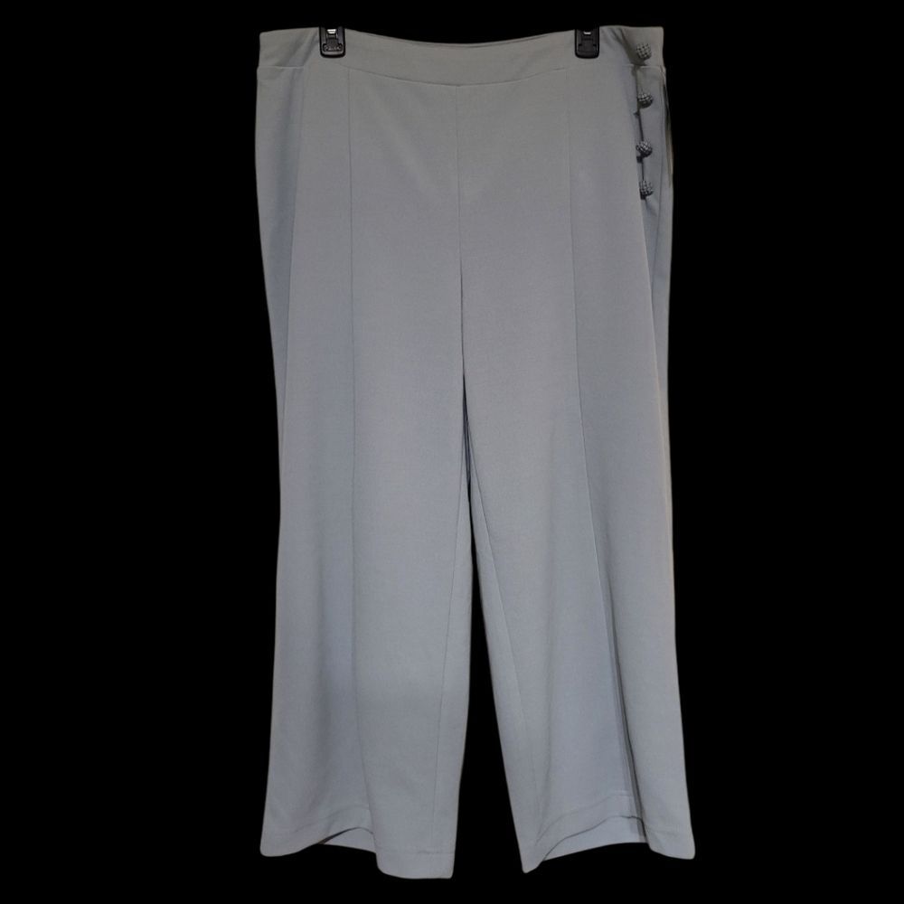Elegant Light Blue Women's Crop Pants Size XL Soho Apparel